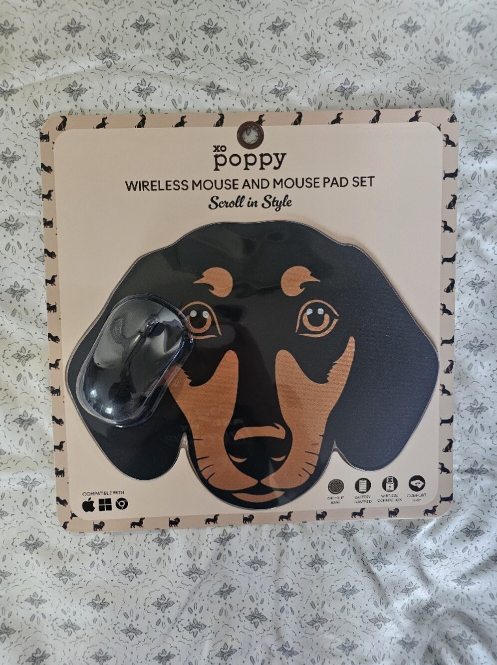 xo Poppy- Dachshund Mouse Pad & Wireless Mouse